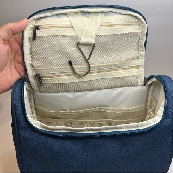 NWT GONEX Hanging Toiletries Bag Blue - Picture 7 of 8